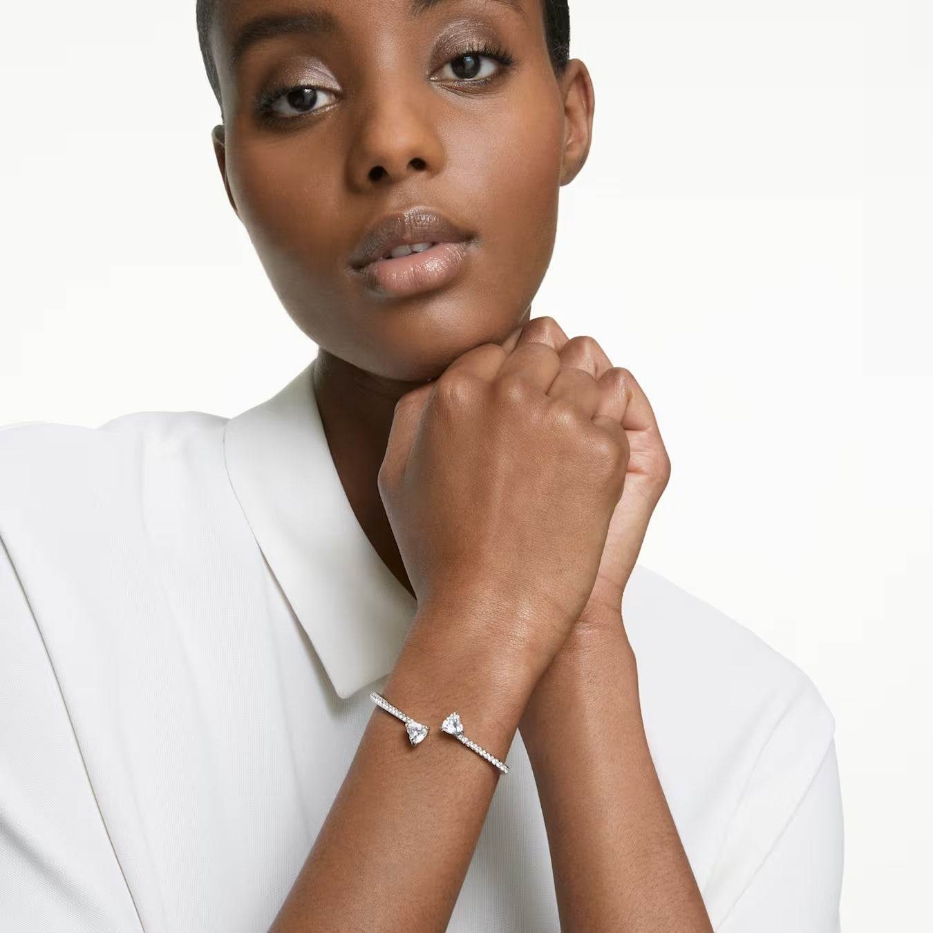 Amoura Heart Bangle-Bracelets-Blizzm