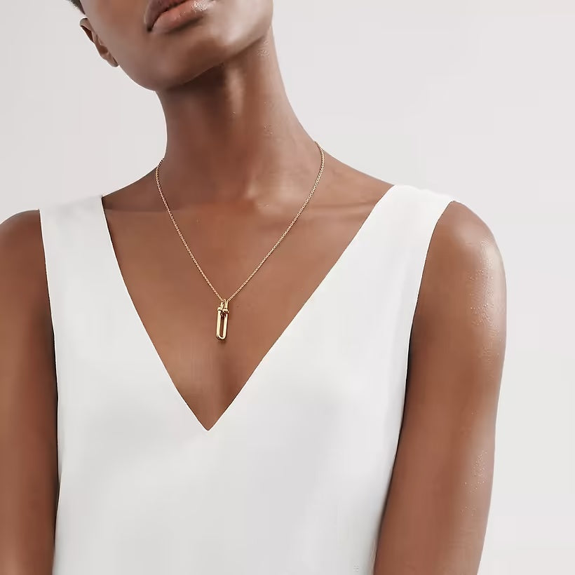 Auriel Elongated Link Pendant-Necklaces-Blizzm