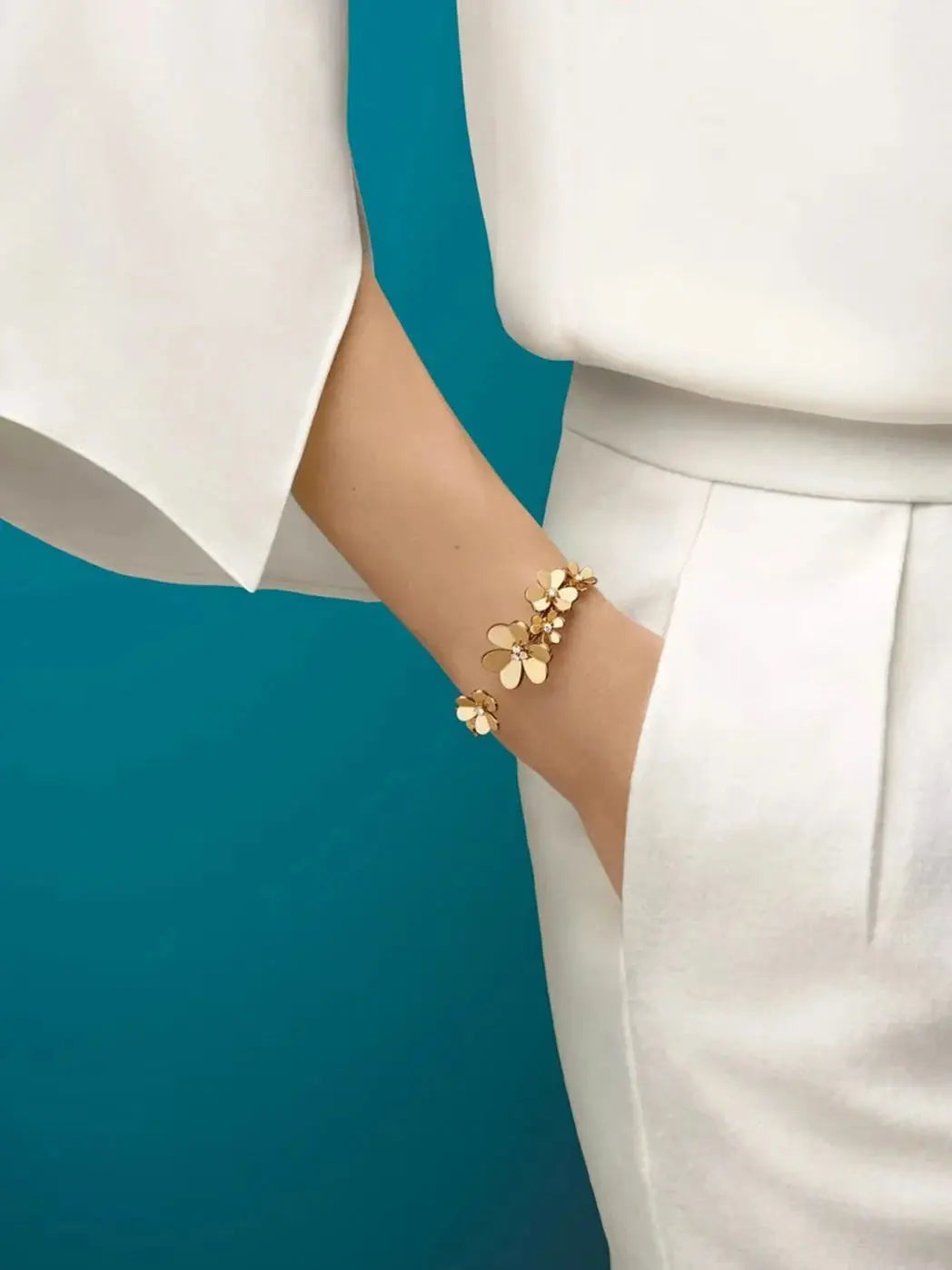 Seven Flower Clover Bracelet-Bracelets-Blizzm